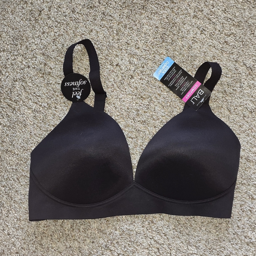 Bali Black Wireless Bra with Adjustable Straps and Seamless Design